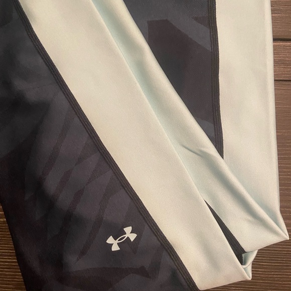 Under Armour Crop Patterned Leggings - Picture 6 of 9
